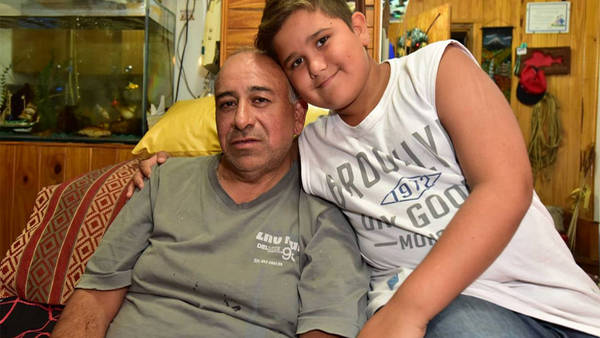 Un carpintero encontr&oacute; 1,6 mill&oacute;n de pesos en un auto y los devolvi&oacute; a su due&ntilde;o
