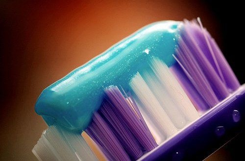 &iquest;C&oacute;mo hacer pasta dental casera?