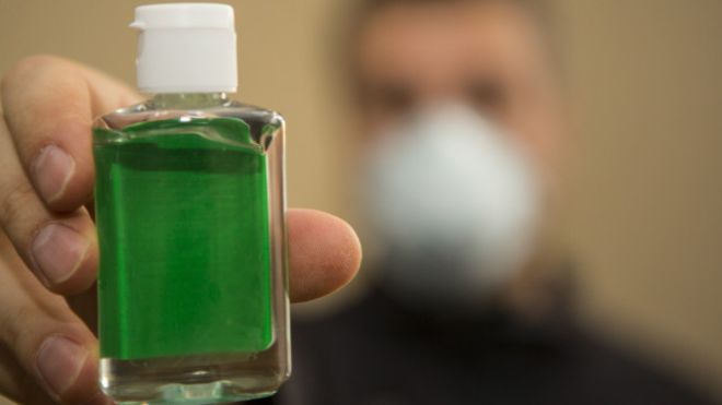 La peligrosa moda de beberse el gel antibacterial para emborracharse