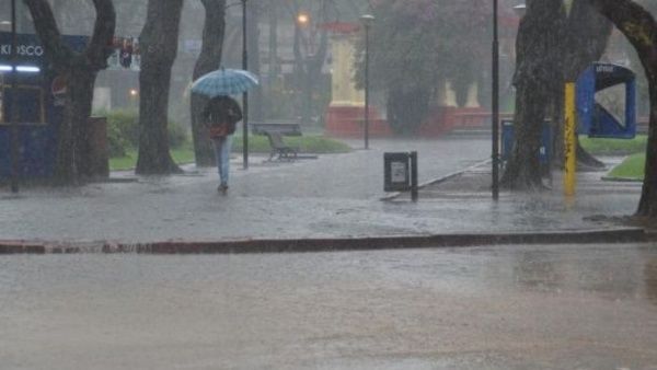 Reportan m&aacute;s de 3000 desplazados por lluvias en Uruguay