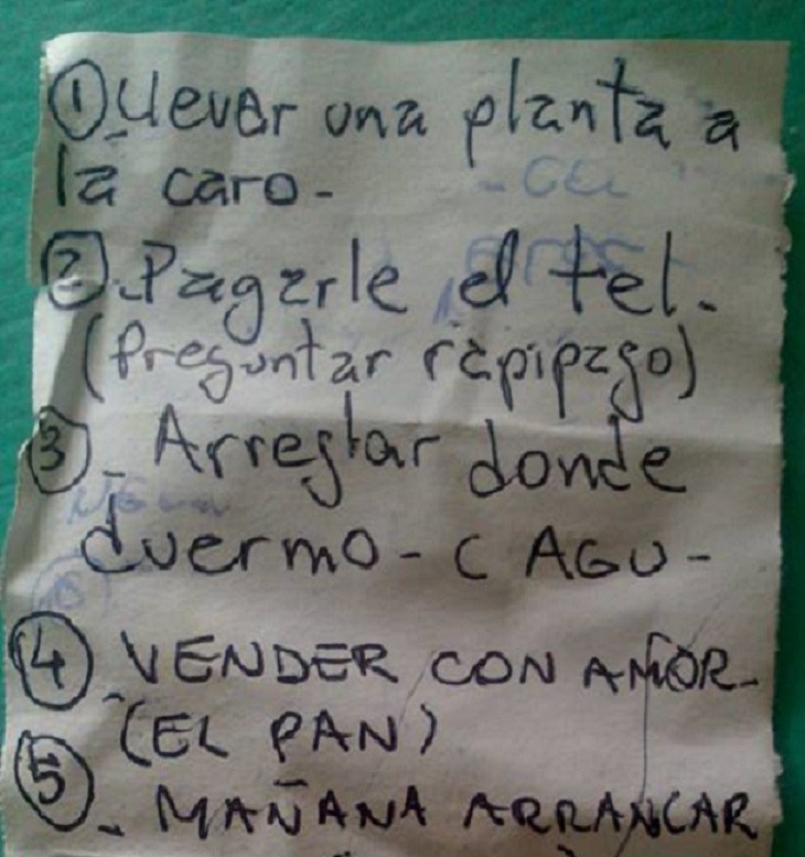 Vende pan en la calle y su misi&oacute;n es hacerlo con amor