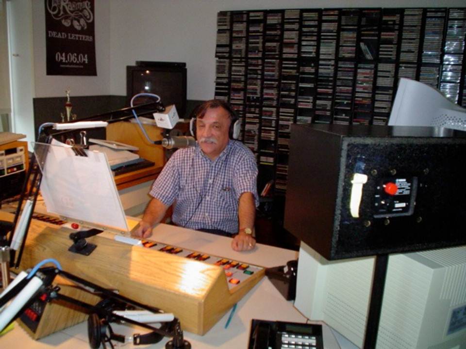 Radio Piano Bar uniendo al mundo a trav&eacute;s de las letras