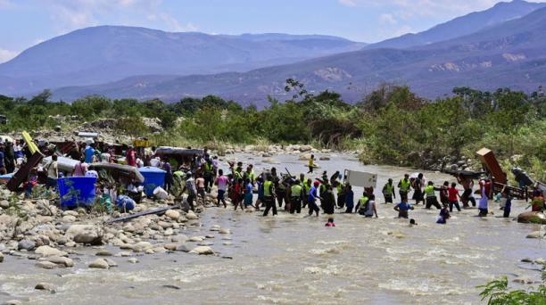 Indignaci&oacute;n nacional por colombianos expulsados en la frontera con Venezuela