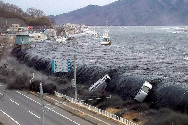TSUNAMI ARRASA COSTA DE MALDONADO