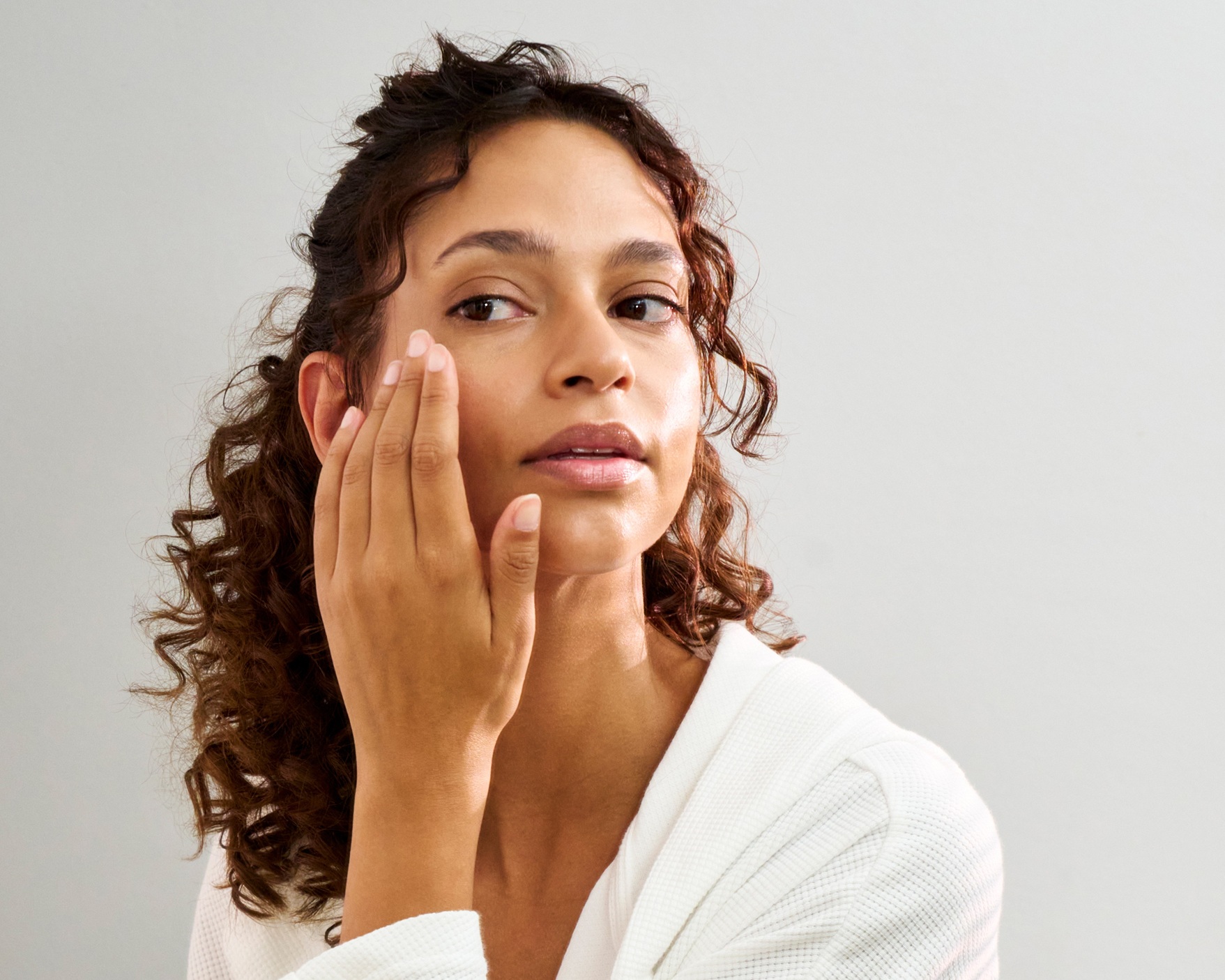 El secreto de las novias con piel radiante: no es maquillaje, es esta rutina