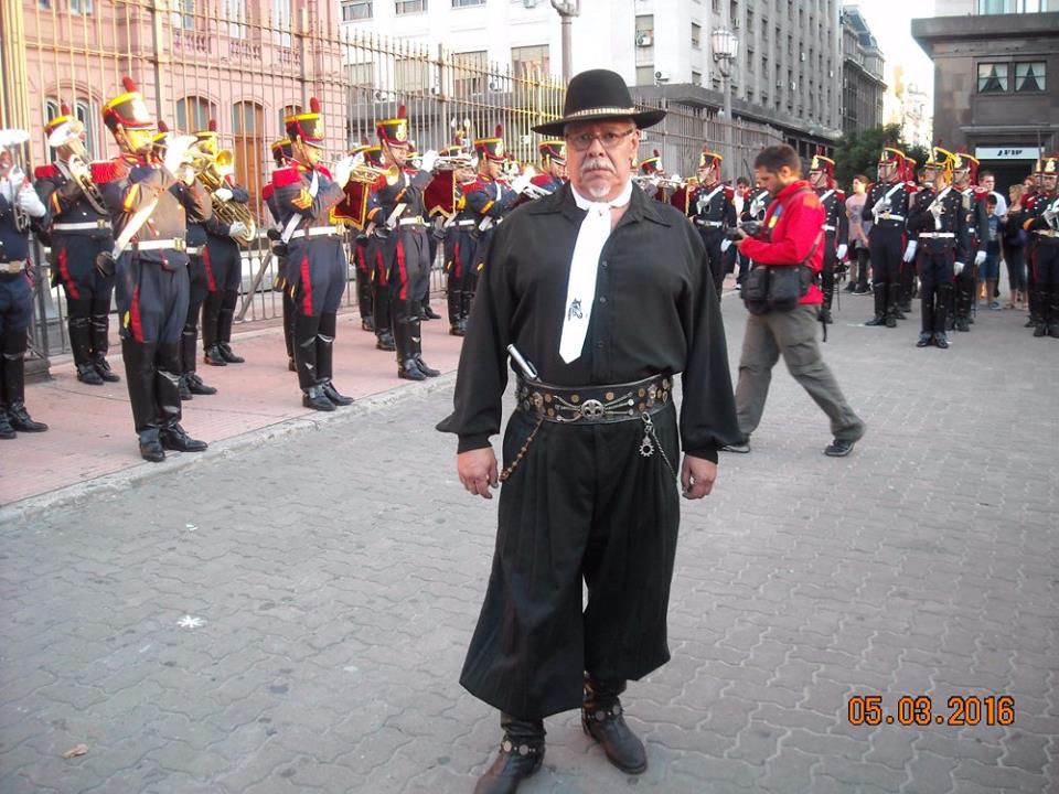 JORGE BURATTI SORPRENDI&Oacute; HOY A CIENTOS DE MUJERES