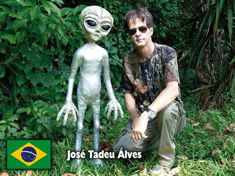 Artista pl&aacute;stico minero expone su experiencia de convivir con seres extraterrestres.