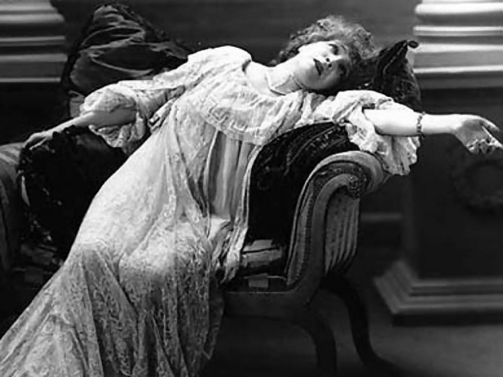 Las extra&ntilde;amente rid&iacute;culas "enfermedades" del siglo XIX que solo afectaban a las mujeres