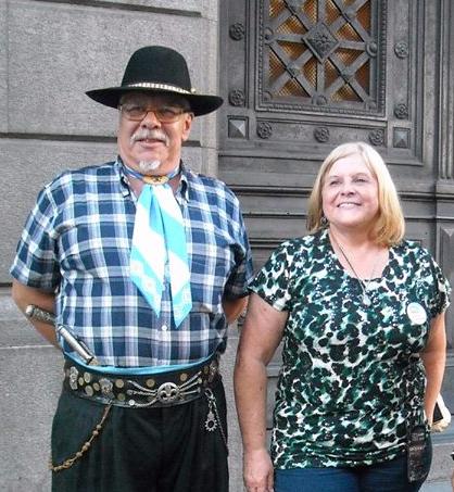 CABALGANDO POR EL PA&Iacute;S Y AProde Mus