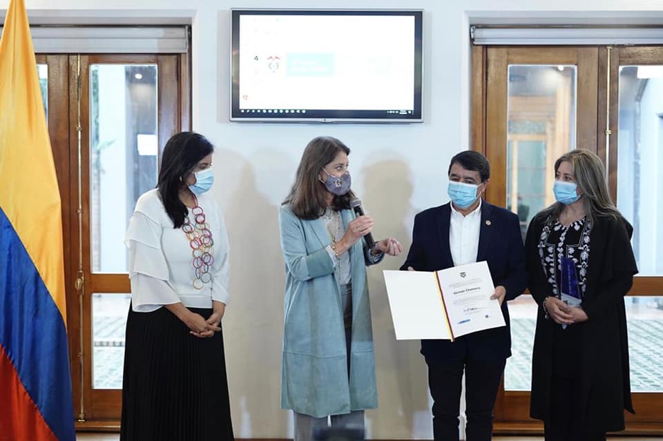 Premio Colombia Sin Techos de Cristal
