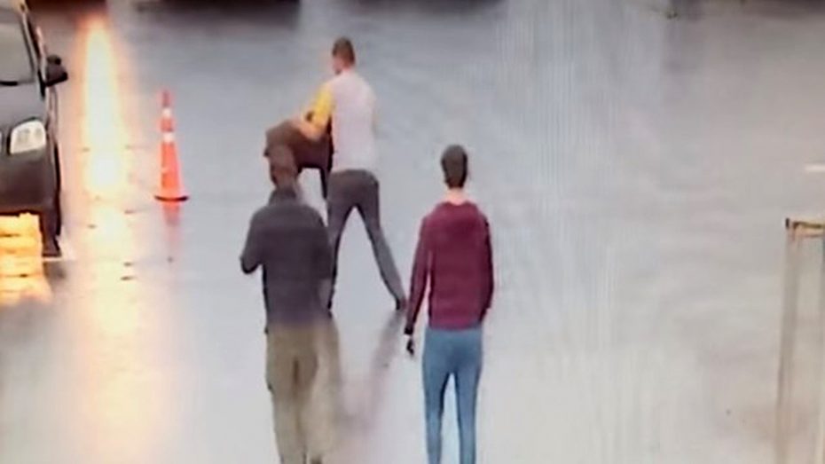 A man in Russia stabs his barber because he made him a bad cut