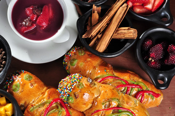  Colada morada y guaguas de pan, en la gastronom&iacute;a ecuatoriana