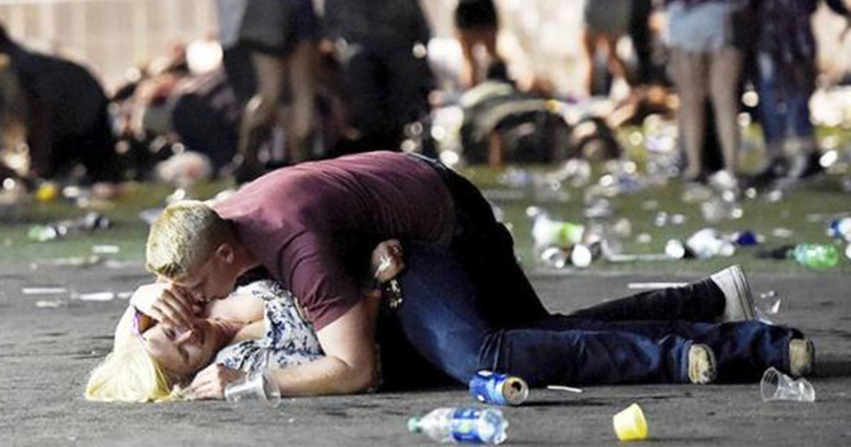 Conoce la impactante historia de esta foto del tiroteo de Las Vegas que se volvi&oacute; viral