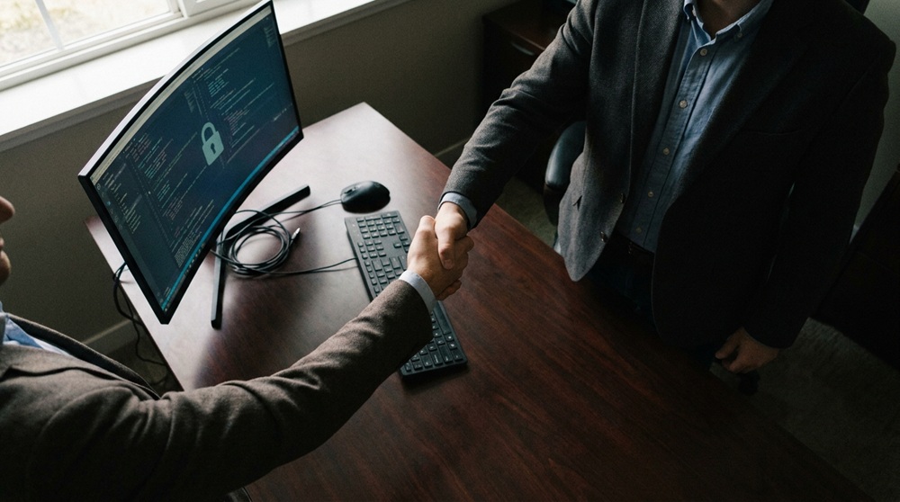 Investigaci&oacute;n de Sophos: la IA obliga al 84% de empresas a buscar CISO urgente