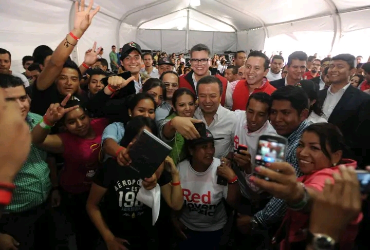 La Pol&iacute;tica como Proceso: Por qu&eacute; la Nostalgia 
es el Cimiento del Futuro