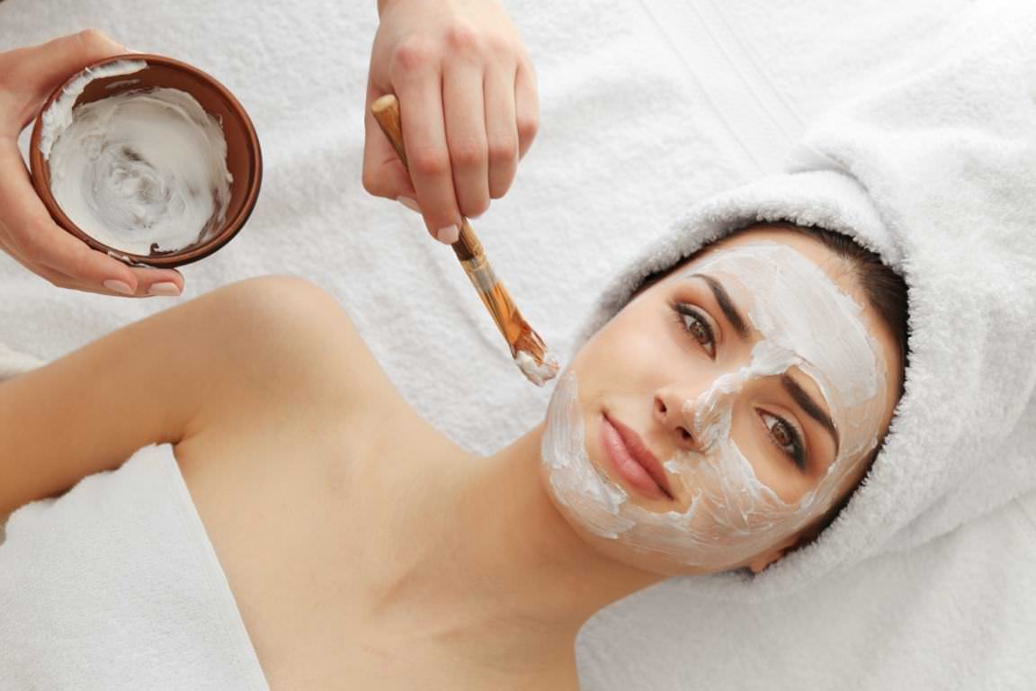 Conoce esta receta para una mascarilla perfecta y quitar esas manchas del rostro
