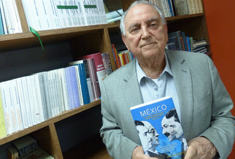 HISTORIADOR DONA IMPORTANTE TESORO BIBLIOGR&Aacute;FICO A FACPYAP DE LA UANL