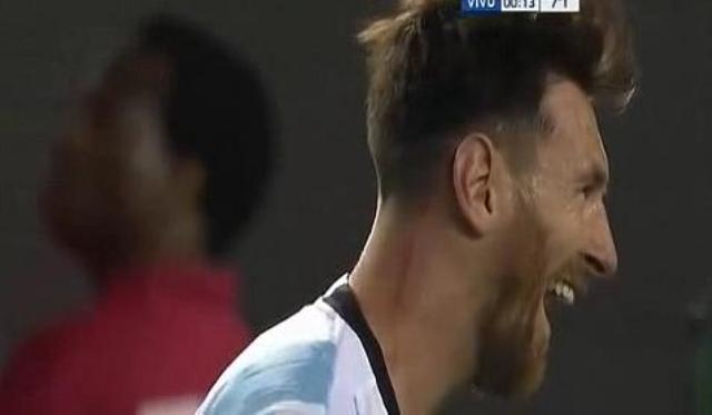 Messi anoto un magistral golazo de tiro libre a Panam&aacute;