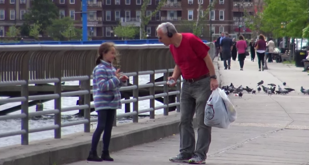 &iquest;Ayudar&iacute;as a una ni&ntilde;a que se ha perdido? Este experimento social te dejar&aacute; helado