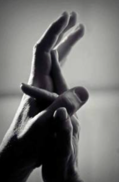 Cogidos de la mano, m&aacute;s all&aacute; del gesto
