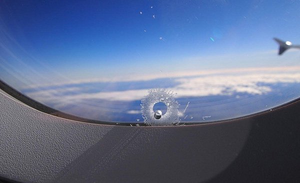 &iquest;Te has preguntado alguna vez para qu&eacute; sirve el agujero de las ventanillas de los aviones?