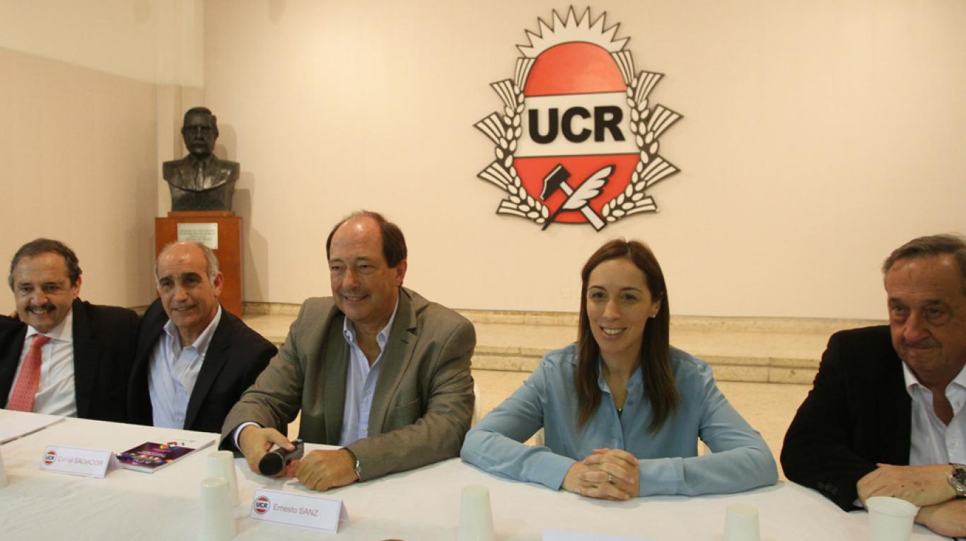Vidal carg&oacute; contra la reeleccion indefinida de intendentes y complica a Lunghi
