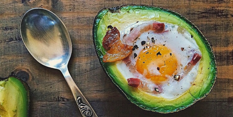 Recetas: Palta rellena con huevo y panceta