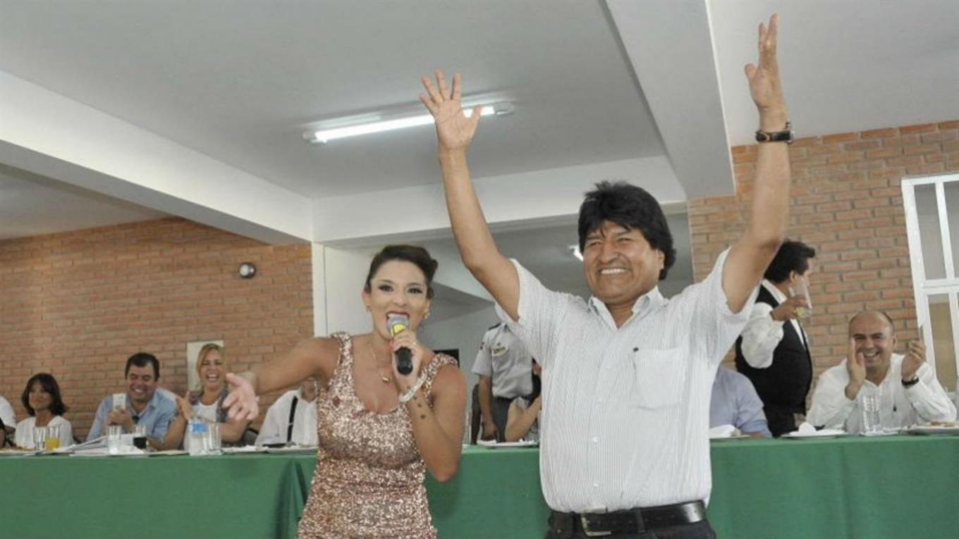 El "baile del cuello" de Evo Morales