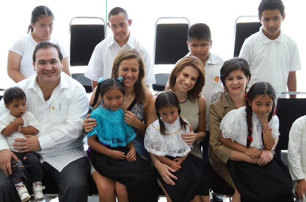 Que bonita familia se toman la foto y no hacen nada