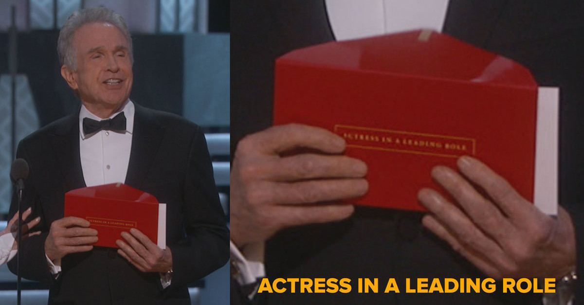 Esto fue lo que sucedi&oacute; con los sobres al entregar el premio a mejor pel&iacute;cula en los Oscar