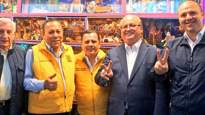 COMO TITULARIAS ESTA FOTOGRAFIA " CORRUPCION POLITICA" O LOS MISMOS DE SIEMPRE