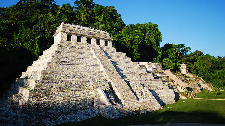 Descubren un canal que 'lleva al inframundo' bajo la tumba de un rey maya en M&eacute;xico: