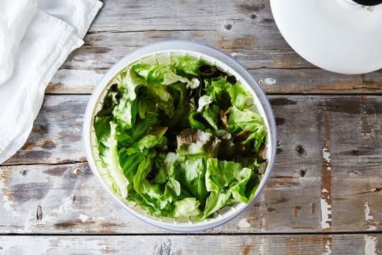 The best way to store lettuces & other greens (a controversial method)