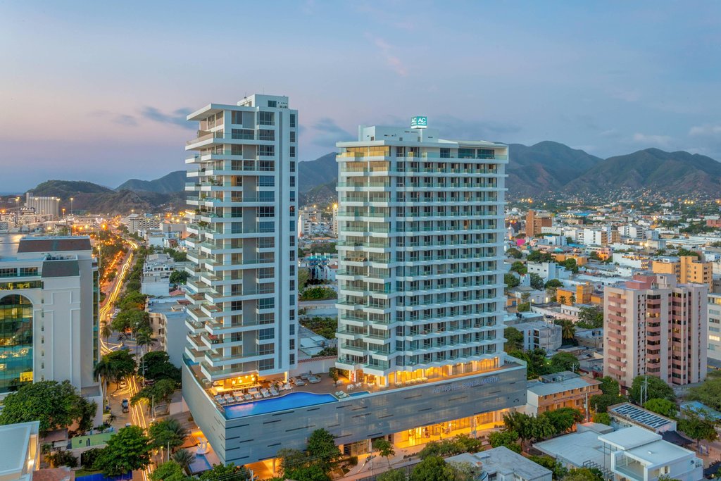 Esc&aacute;pate a las caba&ntilde;as VIP de AC by Marriott Santa Marta con vistas panor&aacute;micas