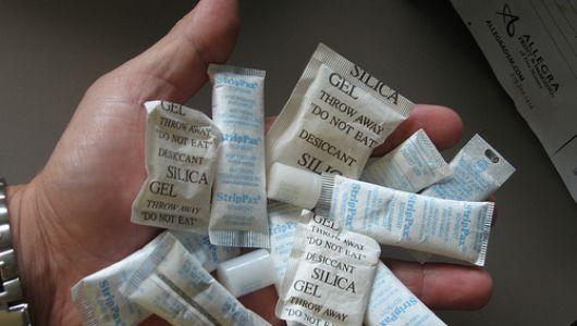 &iquest;Conoces esas bolsitas que vienen con los zapatos? Si las botas a la basura, entonces lee esto 