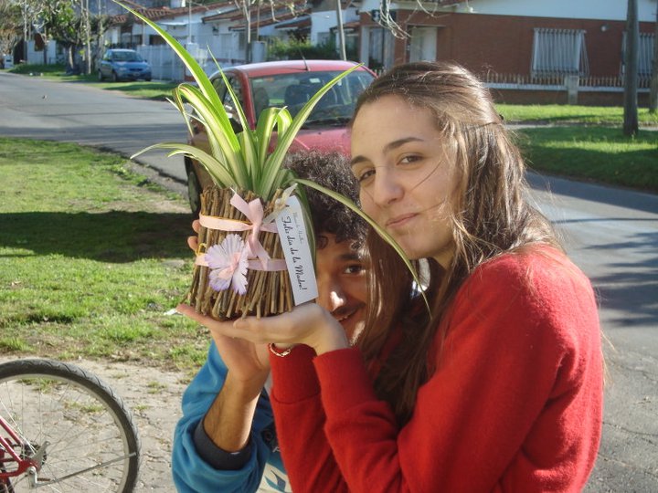Ayuda y visita un hogar de ancianos o de ni&ntilde;os