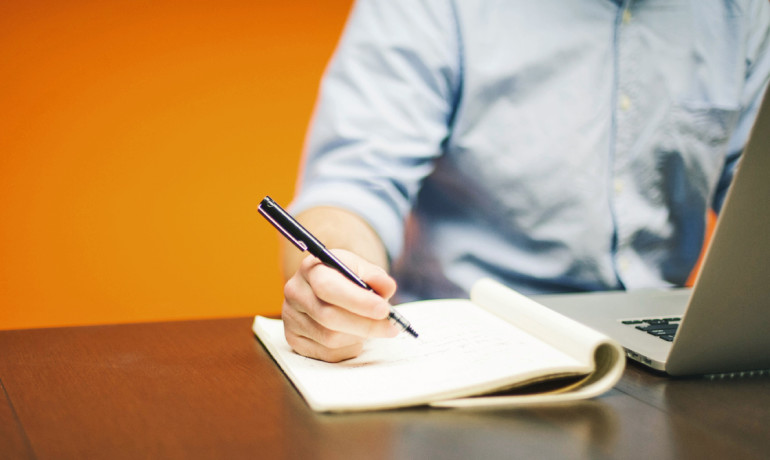 Can internet access keep local government honest?