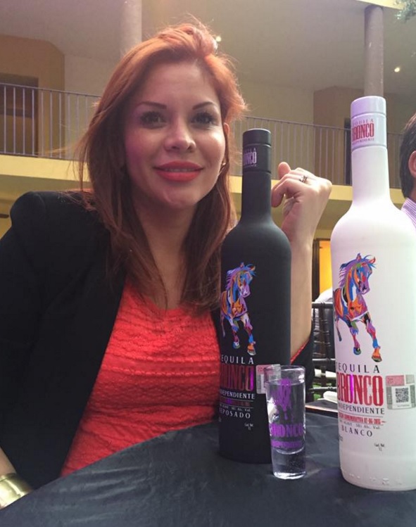 Gobernador de Nuevo Leon, Mexico, y Diputada, embarazada, promueven alcoholismo.