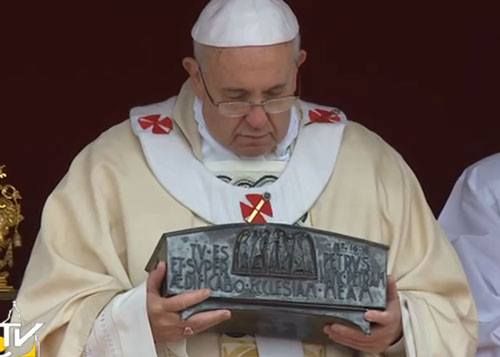 "Jes&uacute;s s&oacute;lo perdona, nunca condena" Papa Francisco