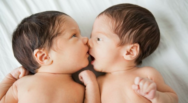 El extra&ntilde;o caso de las mellizas con dos padres diferentes
