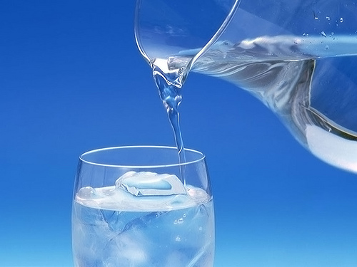 Tomar agua fr&iacute;a despu&eacute;s de comer puede causar la muerte