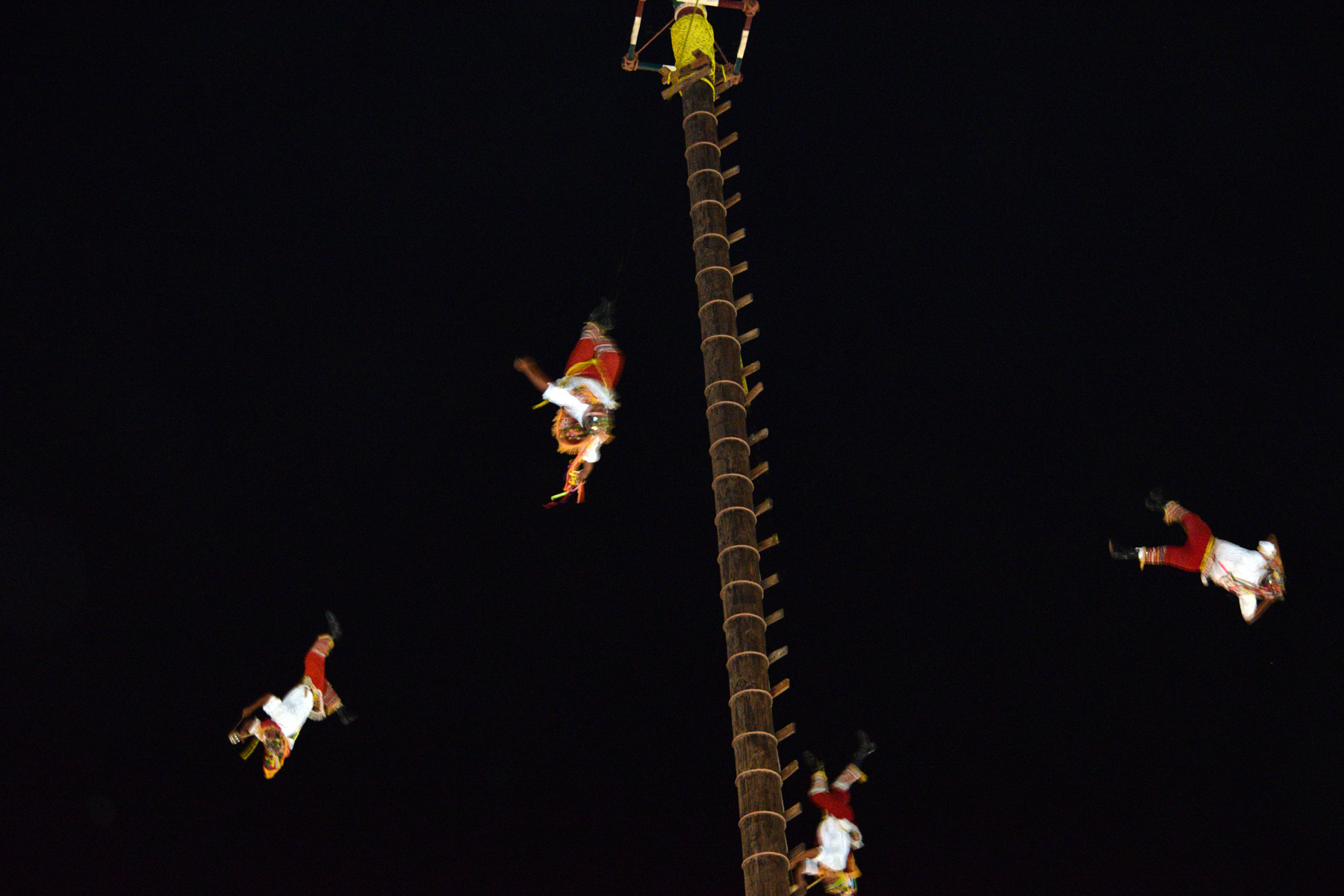 Voladores de Papantla estrenan modalidad Wifi