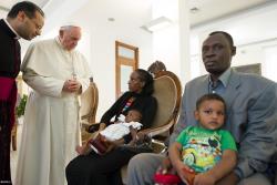 El Papa Francisco recibi&oacute; a Meriam, acompa&ntilde;ada de su esposo y ni&ntilde;os