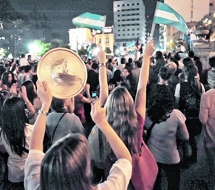 Encuesta nacional: Es masivo el apoyo a la protesta contra el Gobierno del 13 de septiembre
