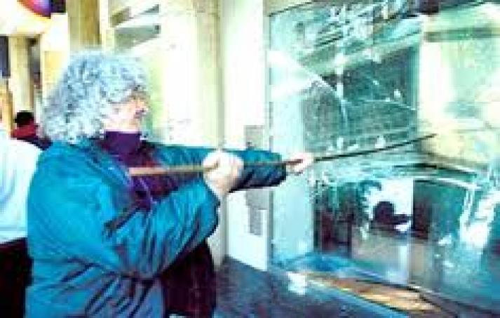Piquetero kirchnerista Berrozpe admite agresi&oacute;n a Macri 