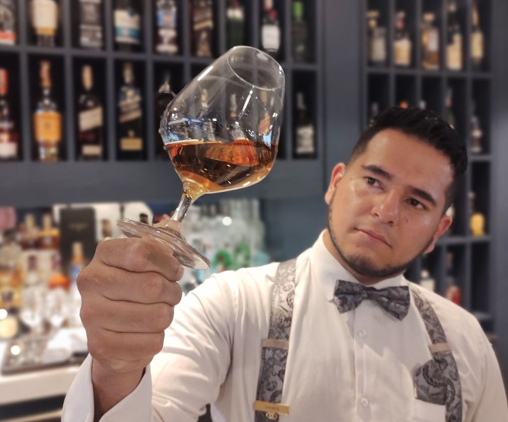 Sofitel Bogot&aacute; Victoria Regia reimagina la cultura alrededor del    Agua de Vida    con Maestros del Whi