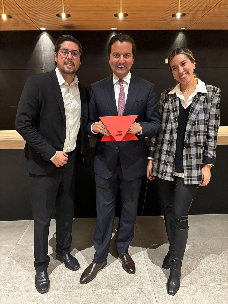 Toro Digital destaca con los AWARDS 2024 a empresarios y l&iacute;deres de opini&oacute;n