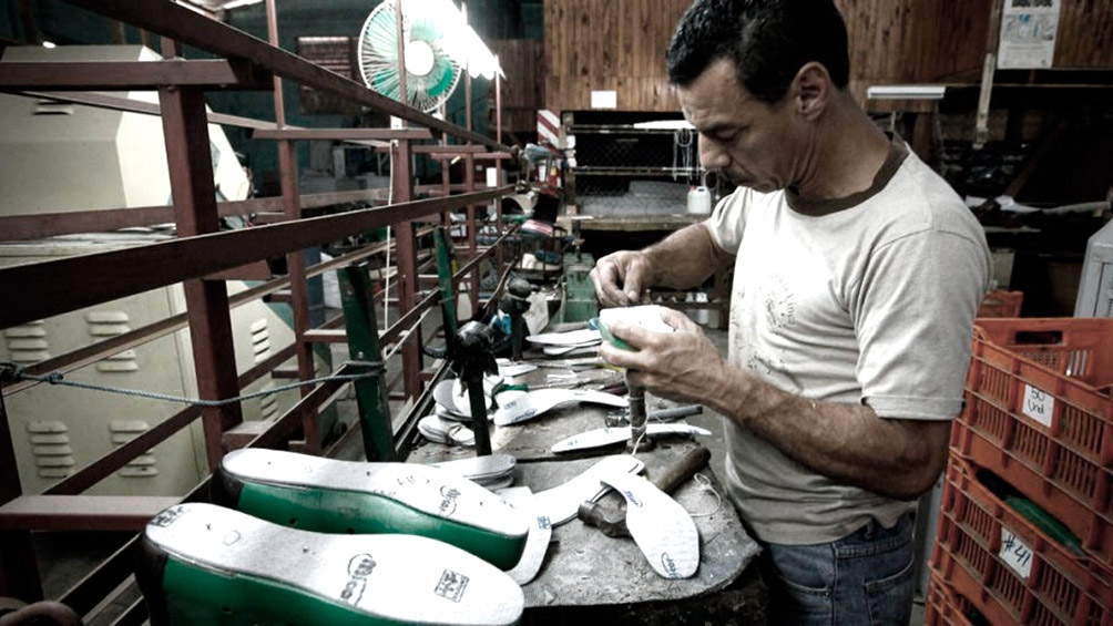   La producci&oacute;n de las pymes cay&oacute; un 10 