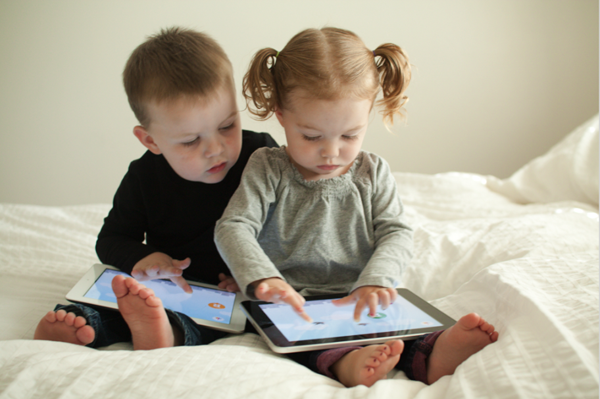  No les d&eacute; a sus hijos iPads y M&oacute;viles. Ver peligros