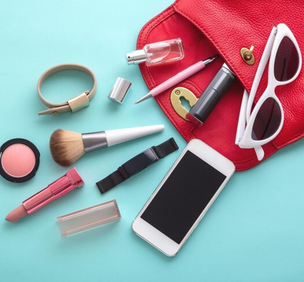 B&aacute;sicos de belleza que deber&iacute;as llevar en tu bolso